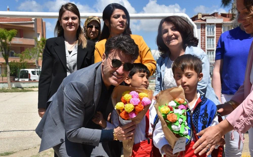 Gelibolu'da Özel Öğrencilerden Engel Tanımayan Resim Sergisi