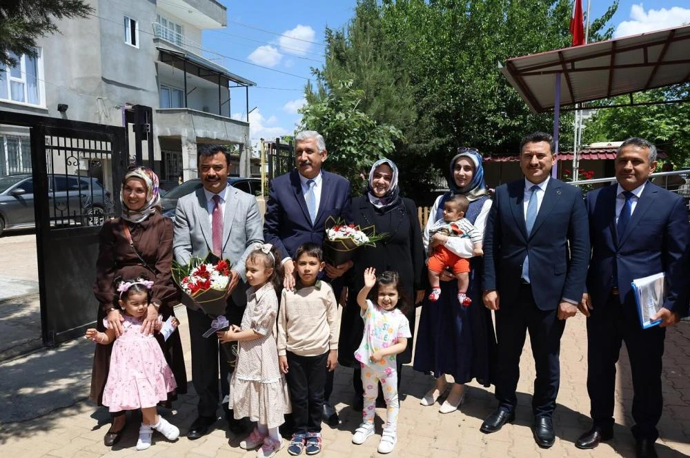 Kahta'da Minik Ellerden Doğa Dostu Proje: Çilek Bahçesi Açıldı