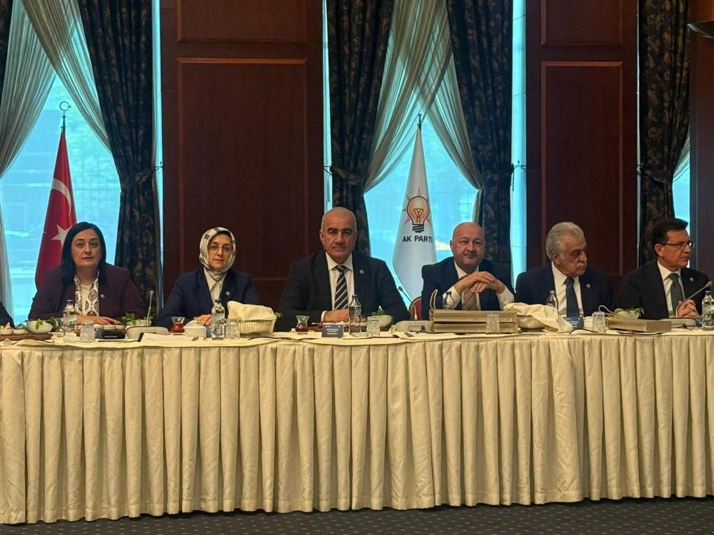 Milletvekili Hüseyin Özhan’dan Çarşı Projeleri Hakkında Net Mesaj: “Gölge Etmeyin Yeter”