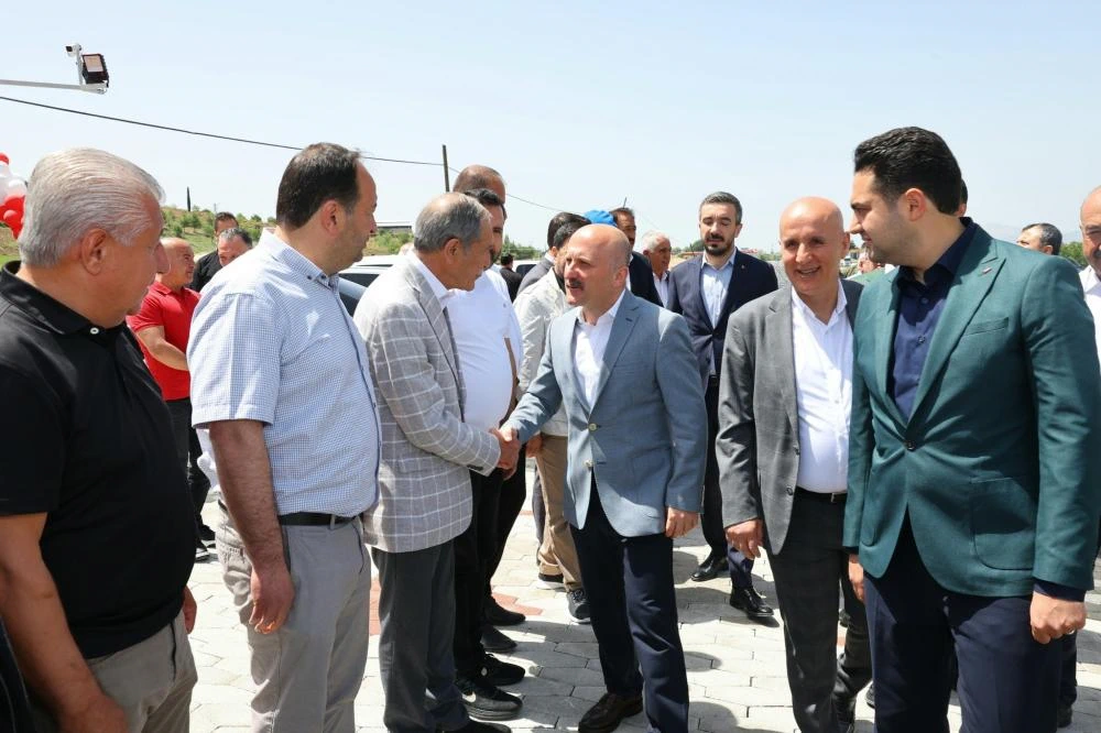 Vali Varol'dan Gölbaşı'nda Yeni İşletmeye Destek Ziyareti