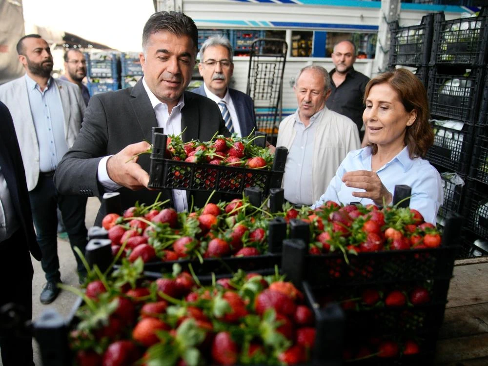 Seyhan Belediye Başkanı Tekin'den Emekçilere Sabah Ziyareti ve Destek