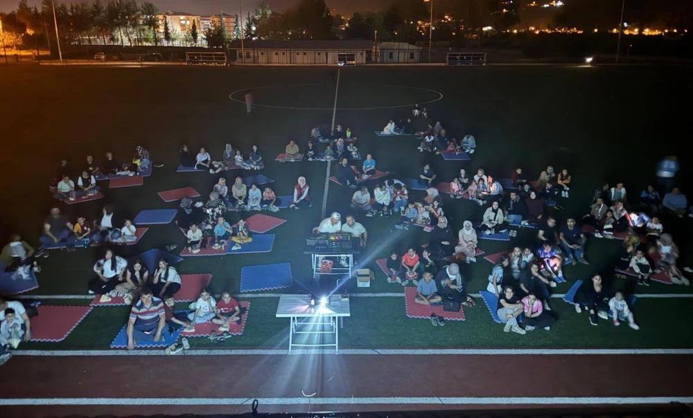Gölbaşı'nda Gençlik Haftası Coşkusu: Açık Hava Sinema Keyfi