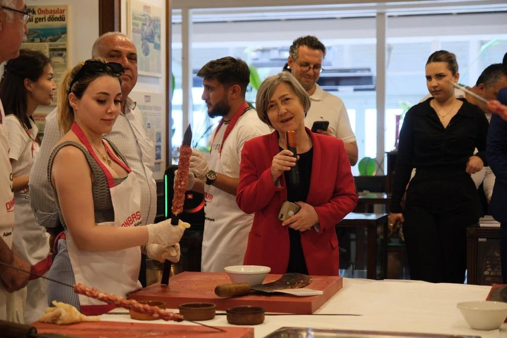 Azerbaycanlı Turizmciler Adana'ya Hayran Kaldı