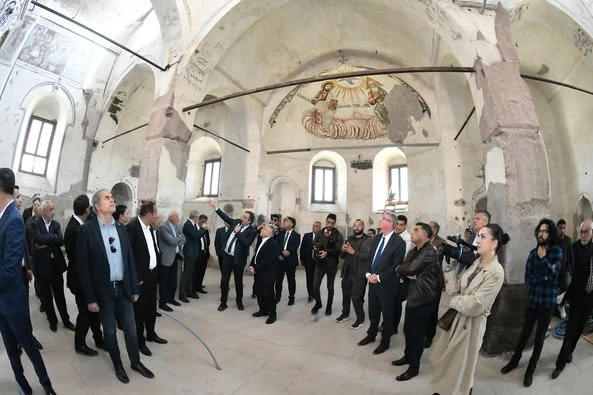 Başkan Büyükkılıç'tan Tarihi Kilisede İnceleme: Aziz Eustathios İncesu Kent Müzesi Oluyor
