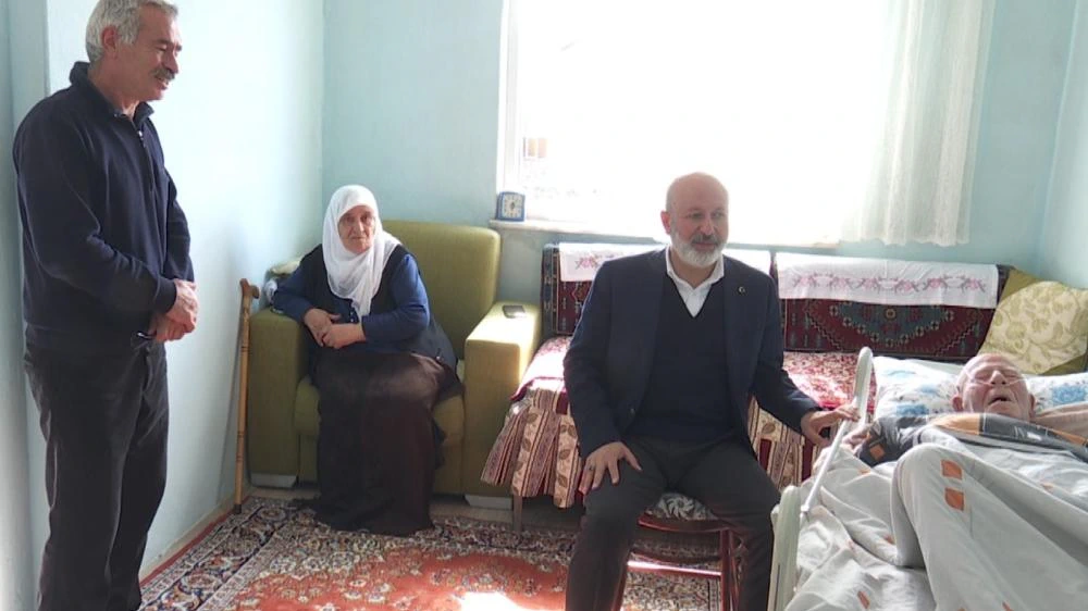 Başkan Çolakbayrakdar'dan Yatağa Bağımlı Hastalara "Dost Eli": Gönüllere Dokunan Hizmet