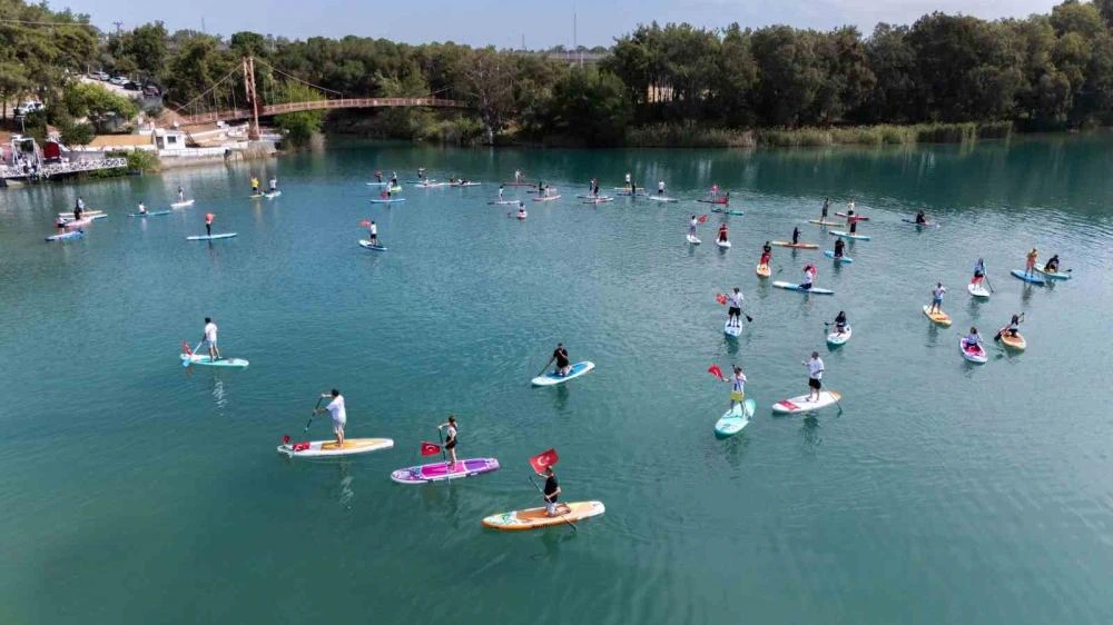 Seyhan Nehri'nde 19 Mayıs Coşkusu: Kano ve Kürek Sörfüyle Kutlama