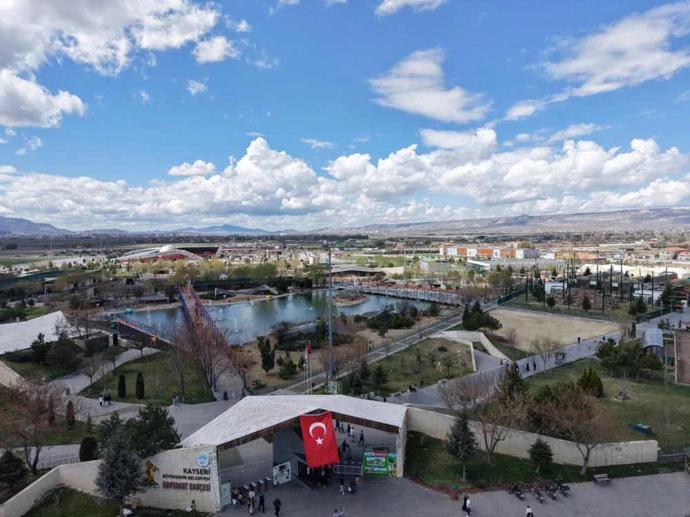 Kayseri Hayvanat Bahçesi 19 Mayıs'ta Ziyaretçi Rekoru Kırdı