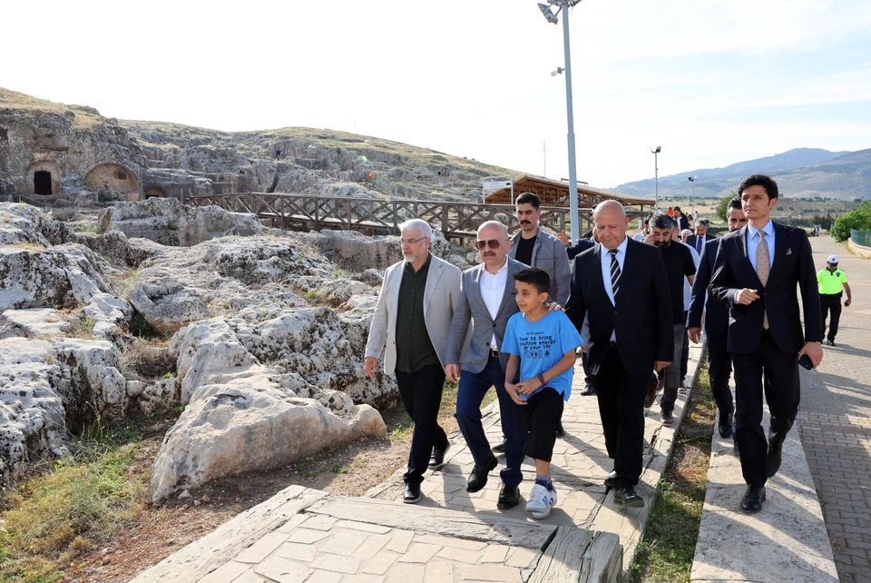 Adıyaman'da "Geleceğe Miras" Projesi Kapsamında Perre Antik Kenti Kazıları Başladı