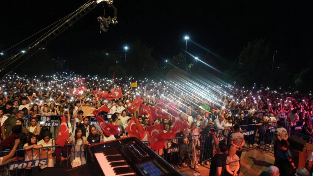 Adıyaman’da 19 Mayıs Coşkusu: Melek Mosso’dan Ücretsiz Konser