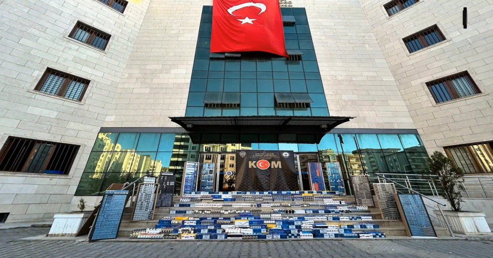 Şanlıurfa Emniyet'ten Kaçakçılara Darbe! Binlerce Kaçak Sigara Yakalandı