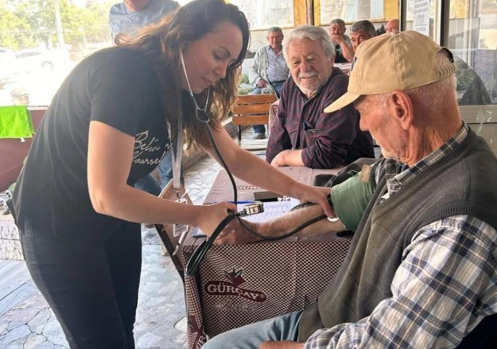 Gelibolu İlçe Sağlık Müdürlüğü Köylerde Tansiyon ve Şeker Ölçümü Yaptı