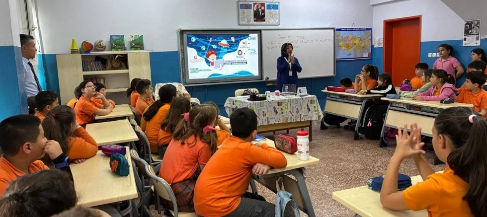 Gelibolu'daki Okullarda Teknoloji Bağımlılığı Eğitimleri Devam Ediyor