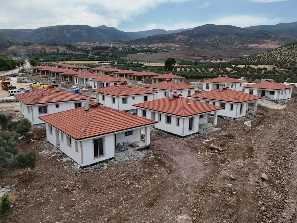 HBB’NİN KIRSAL DÖNÜŞÜM PROJESİNDE KONUTLAR YÜKSELİYOR