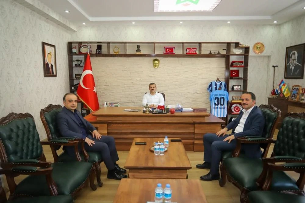 İyilik ve İHH Vakıflarından Çukurca Kaymakamı Kumcu’ya Ziyaret