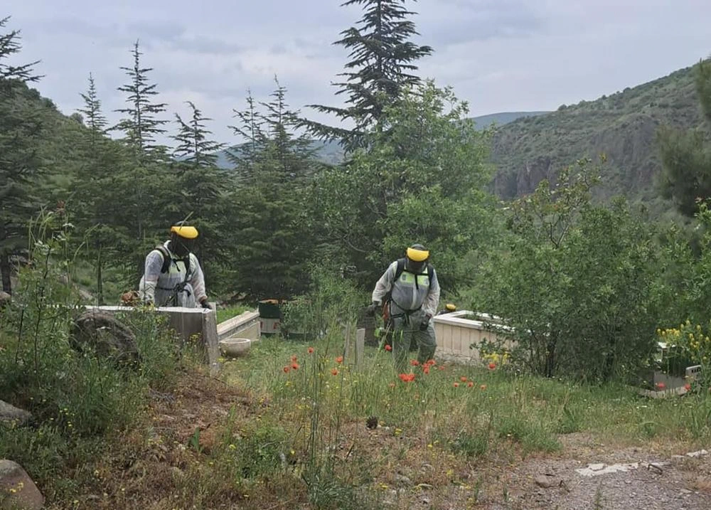 İlçede ve mahallelerde temizlenerek halkın ziyaretine hazır hale getirildi