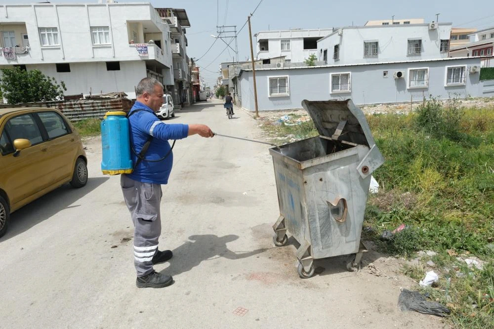Adana Büyükşehir Belediyesi Haşereyle Mücadeleyi Sürdürüyor