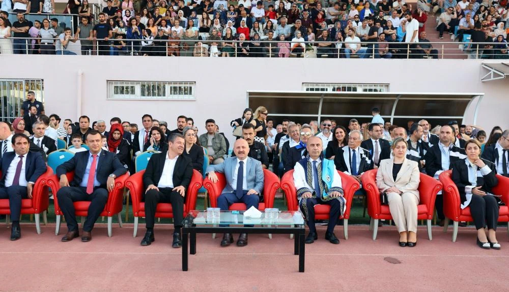 Adıyaman Üniversitesi’nde Mezuniyet Coşkusu