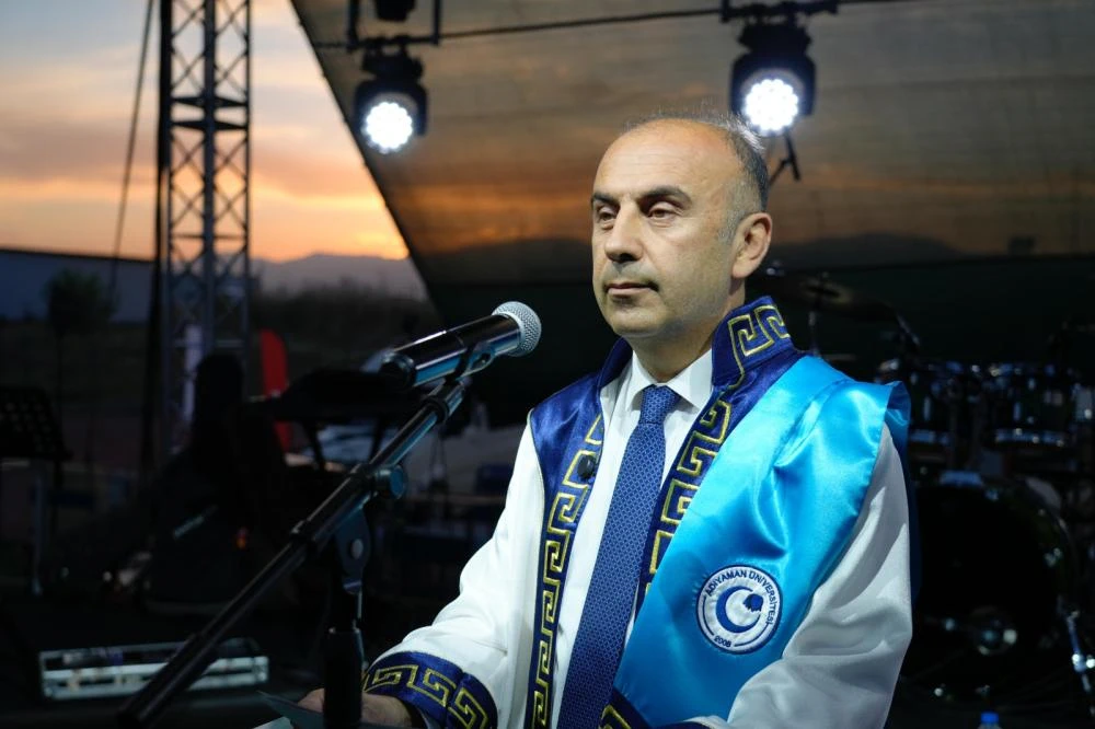 Adıyaman Üniversitesi'nde Mezuniyet Sevinci