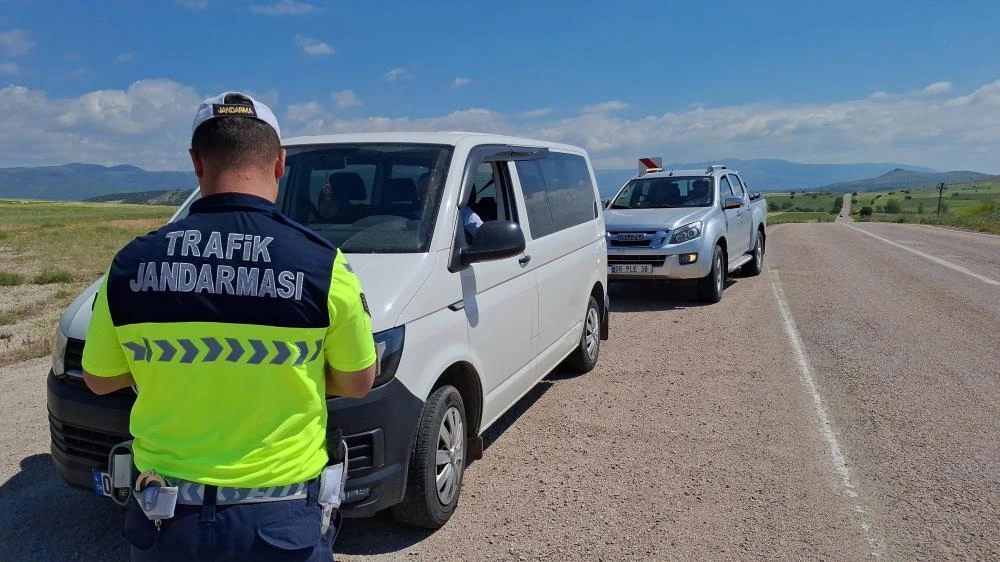 BEYPAZARI JANDARMA EKİPLERİ YOL DENETİMİNDE