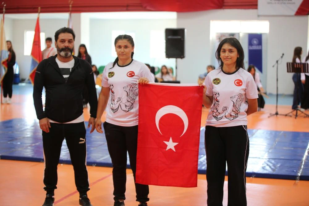 Bileği Bükülmeyen Kardeşler: Rukiye ve Ayşenur Gürel Türkiye’ye Damga Vurdu