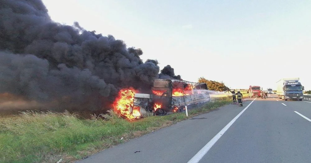 Gelibolu'da Kaza Yapan Tır Alevlere Teslim Oldu
