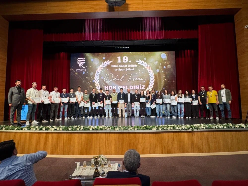 RTEÜ\'de Spor Müsabakalarının Ödül Töreni Gerçekleştirildi