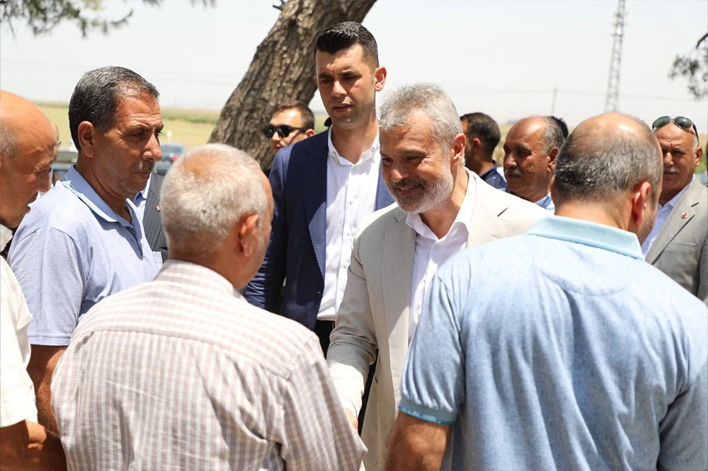 BAŞKAN ÖNTÜRK KUMLU’DA HALI SAHA TEMEL ATMA TÖRENİNE KATILDI