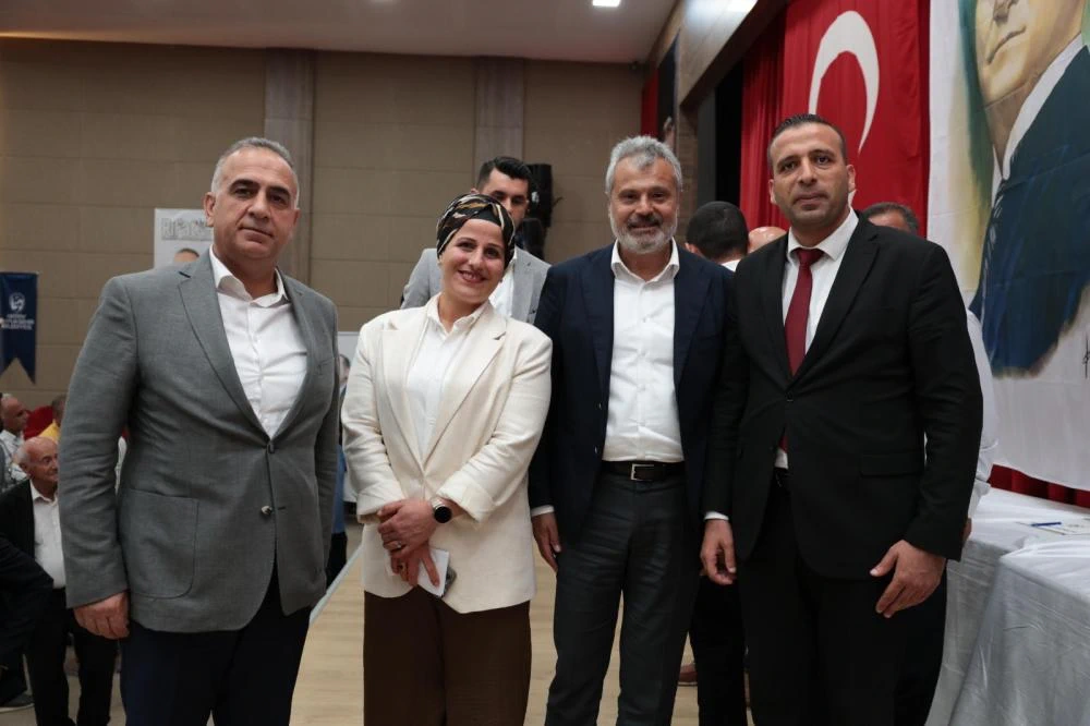 BAŞKAN ÖNTÜRK, ALTINÖZÜ’NDE MUHTARLARLA İSTİŞARE ETTİ