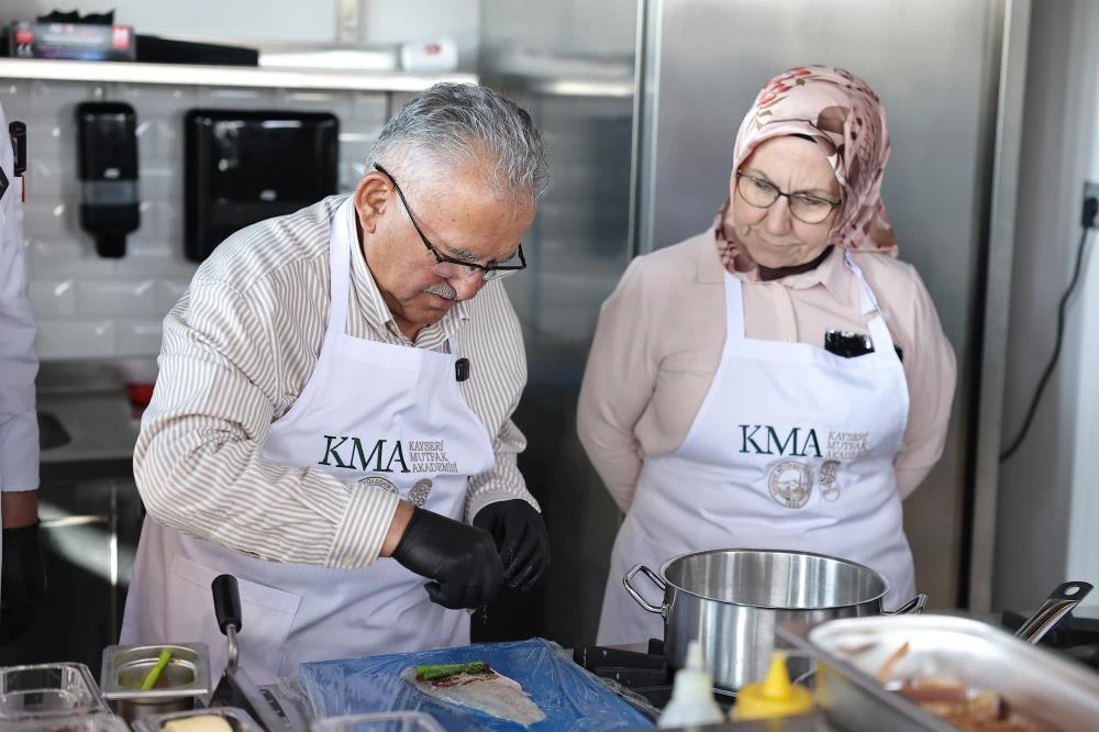 GENÇ DOSTU BAŞKAN MÜJDEYİ VERDİ: ERÜ GASTRONOMİ VE MUTFAK SANATLARI BÖLÜMÜ ÖĞRENCİ ALIMINA BAŞLIYOR