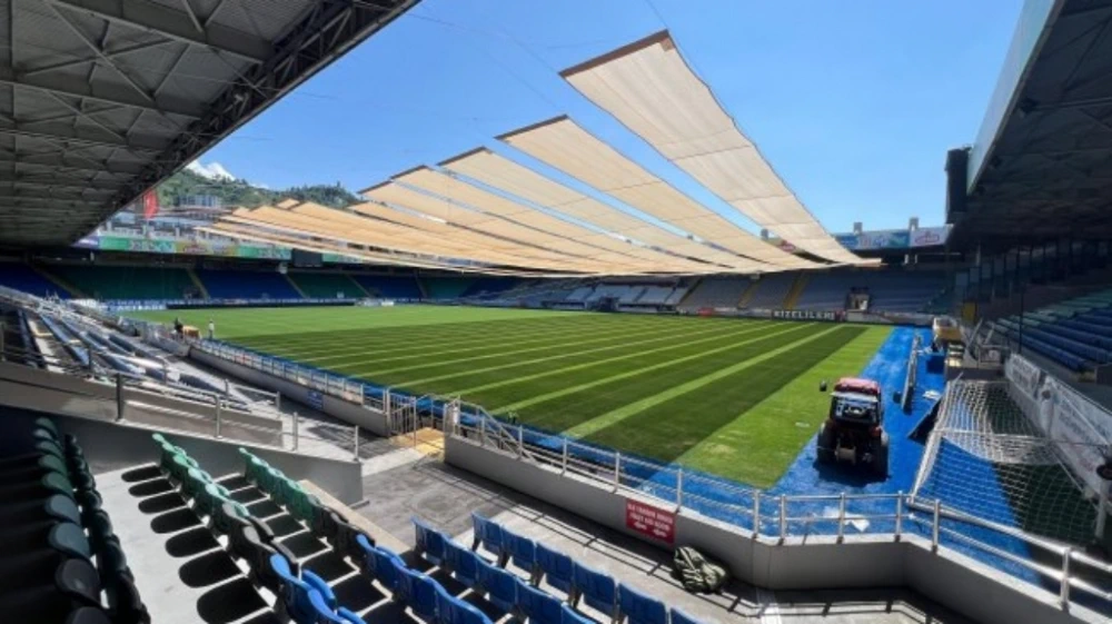 Çaykur Didi Stadyumu\'nda Çimler Artık Güneşten Korunuyor