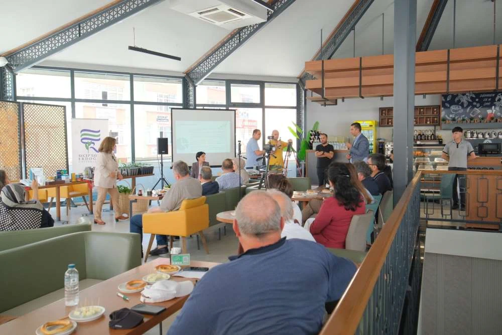 RTEÜ\'de \"Çayın Gücü\" Bilim Kafe Etkinliğiyle Ele Alındı