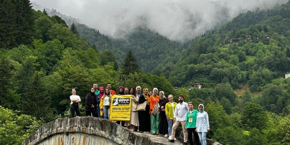 Rize\'de Edebiyat Rüzgârı Esti: \"Çocuk Geliyor\" Kitabı Derinlemesine Tartışıldı