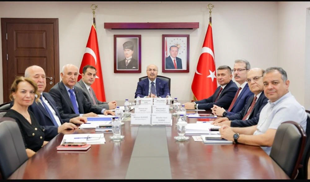 TAVUK ÇİFTLİKLERİYLE İLGİLİ DEĞERLENDİRME TOPLANTISI GERÇEKLEŞTİRİLDİ