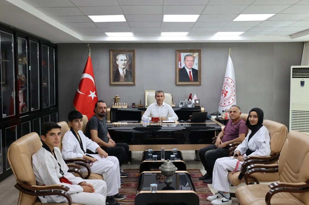 Şampiyon Sporcular Adıyaman Gençlik ve Spor İl Müdürlüğü’nü Ziyaret Etti