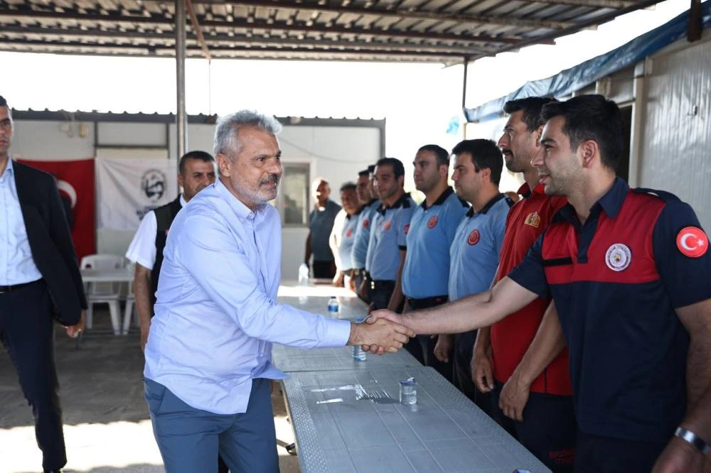 BAŞKAN ÖNTÜRK, YANGIN KAHRAMANLARINI ZİYARET ETTİ