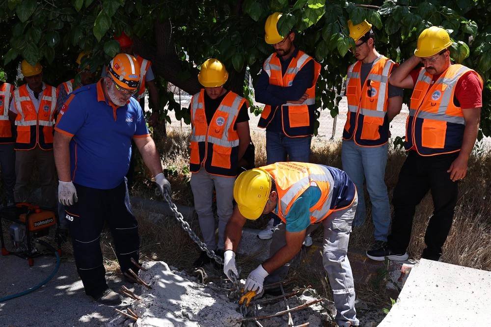 KAYSERİ BÜYÜKŞEHİR VE AFAD’DAN AFETLERE HAZIRLIKTA SAHA EĞİTİMLERİ