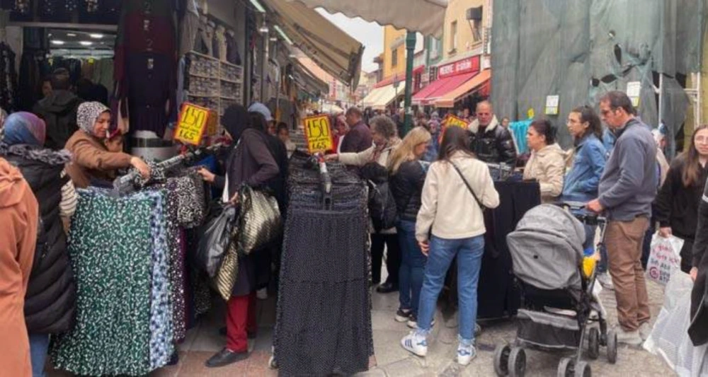 Rize’de Çay Bereketi: Esnafın Yüzü Güldü, Turistlerin İlgisi Arttı