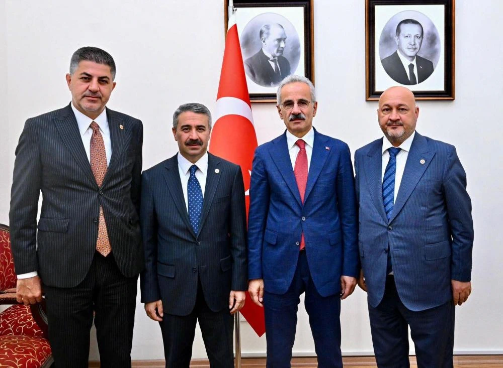 Adıyaman’ın Ulaşım Altyapısı Güçleniyor: Bakan Uraloğlu\'na Projeler Sunuldu