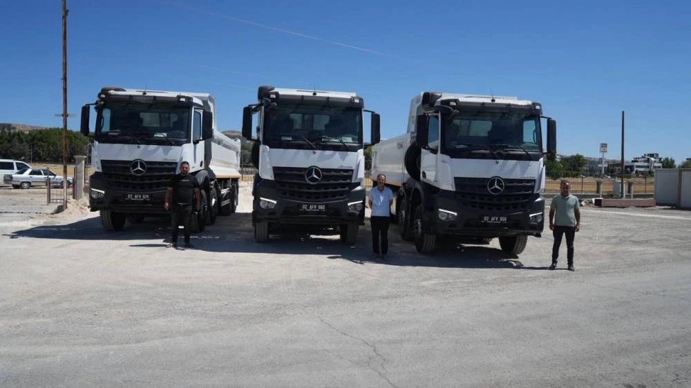 Adıyaman Belediyesi, araç filosuna 3 yeni kamyon kazandırdı