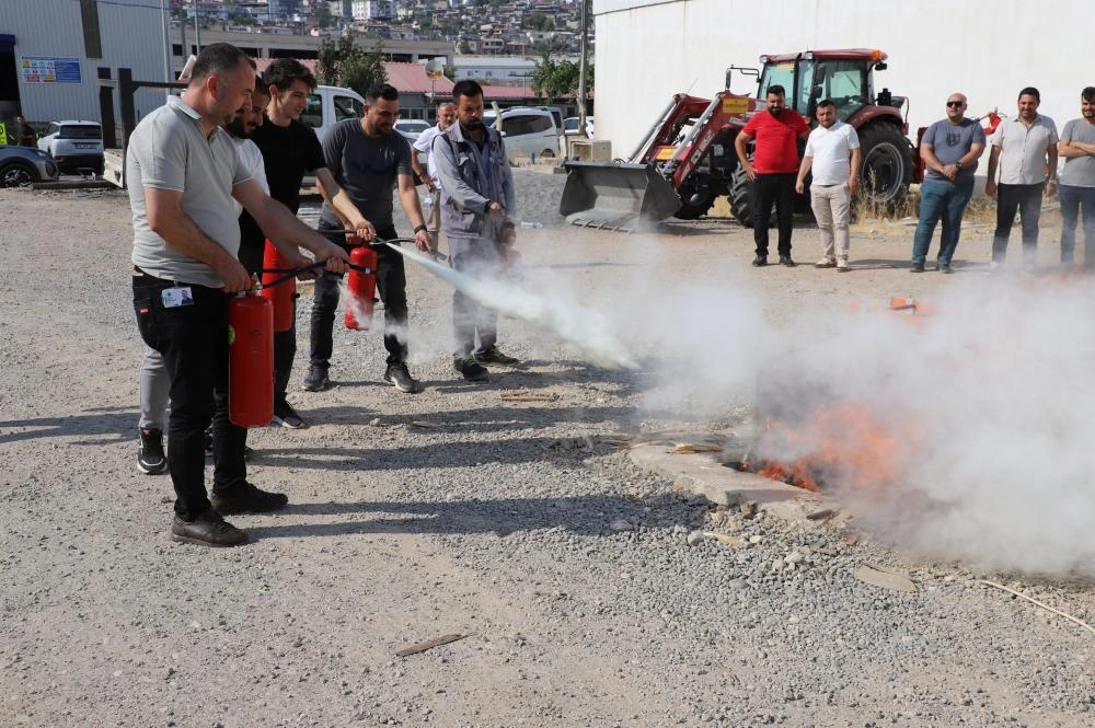AKEDAŞ Elektrik Dağıtım A.Ş.’den Personeline Yangın Eğitimi ve Tatbikat: İş Sağlığı ve Güvenliği Önceliğimizdir