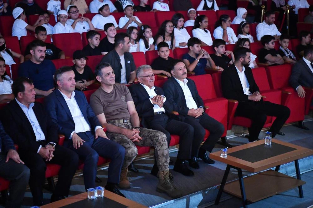 VALİ ÇİÇEK VE BAŞKAN BÜYÜKKILIÇ TÜGVA YAZ OKULU KAPANIŞ PROGRAMI’NA KATILDI