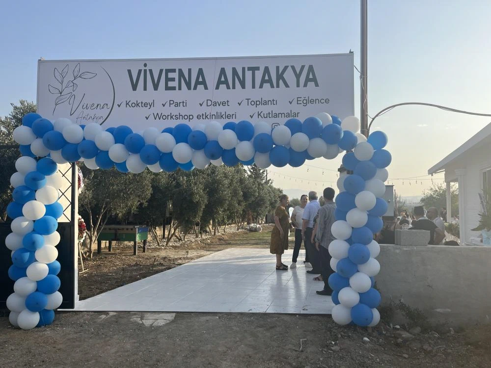 GENÇ GİRİŞİMCİ İŞ KADINLARI ÇAĞLA ÇAY VE ÇAĞLA MANSURGÜLER’DEN VİVENA ANTAKYA AÇILIŞI