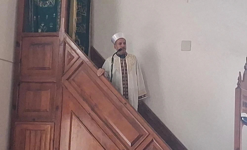 Bu hafta Cuma Hutbesinde,” Kul Hakkı Ateşten Gömlektir” konusu işlendi