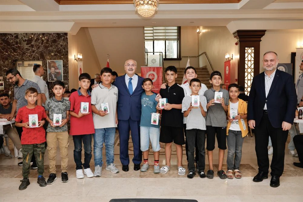 VALİ KÖŞGER, KUR’AN KURSU ÖĞRENCİLERİYLE BİR ARAYA GELDİ