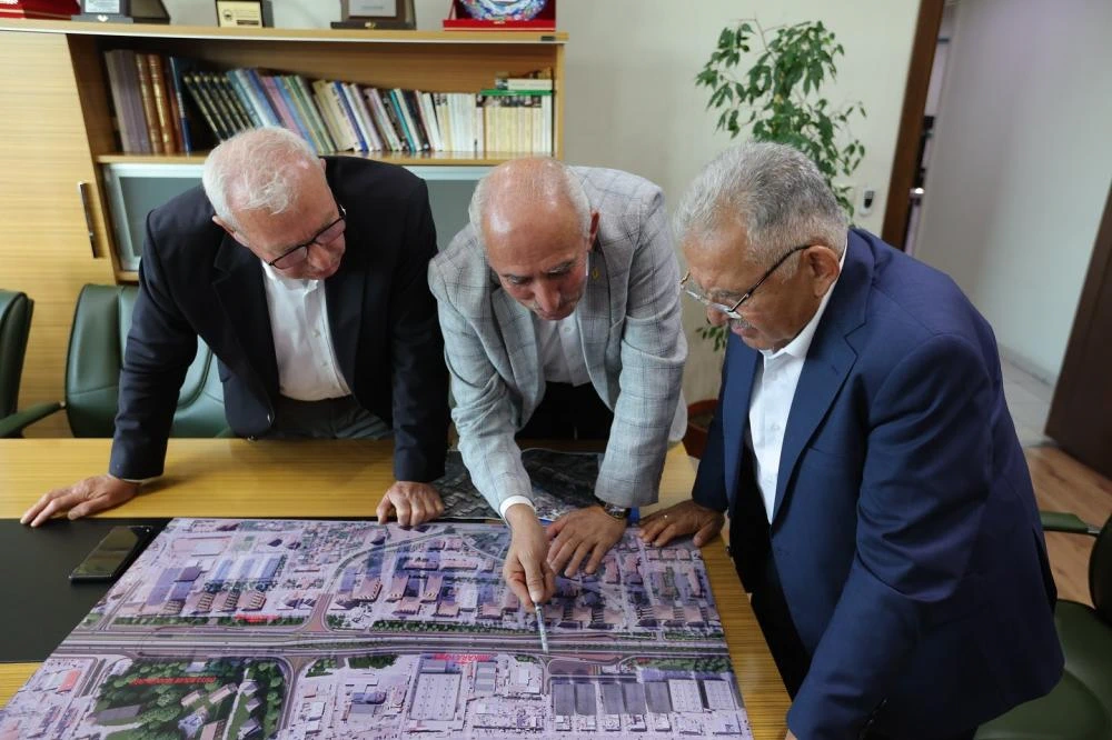 Büyükkılıç\'tan DSİ Kavşağındaki Trafik Sorununu Çözecek Projeye Dair İstişare Toplantısı