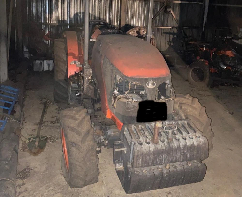 Gelibolu\'daki  yangında bir Çiftlikteki traktör ve ağıl yandı