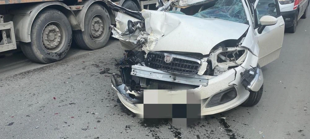 Park Halindeki Tıra Arkadan Çarptı