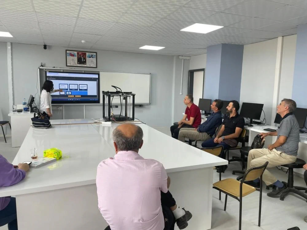 Eğitimde Dijital Dönüşüm Hız Kesmiyor: Ar-Ge Birimiyle Dijital Platformlar Öğretmenlerle Buluşuyor