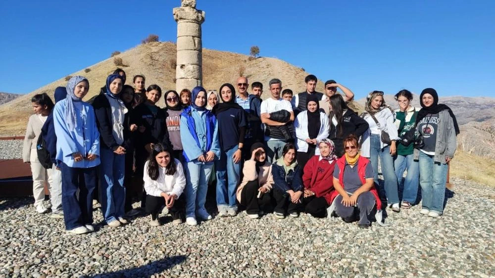 Gençler Kitaplarla Tarihe Yolculuk Yaptı