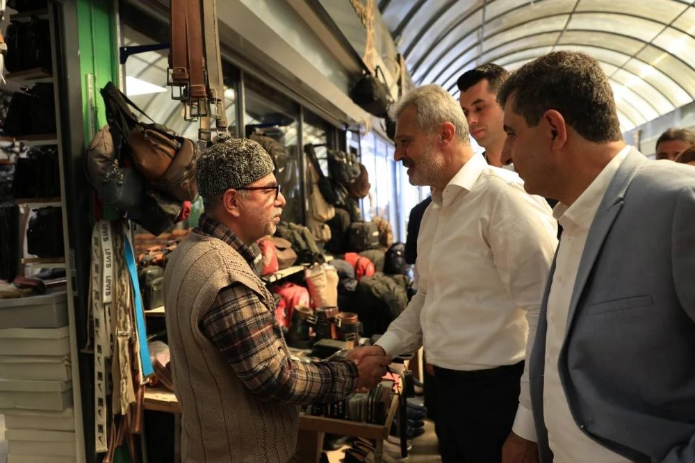 BAŞKAN ÖNTÜRK’TEN UZUN ÇARŞI ESNAFINA ZİYARET